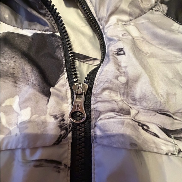 LuluLemon windbreaker Black and White Hooded - Picture 9 of 10
